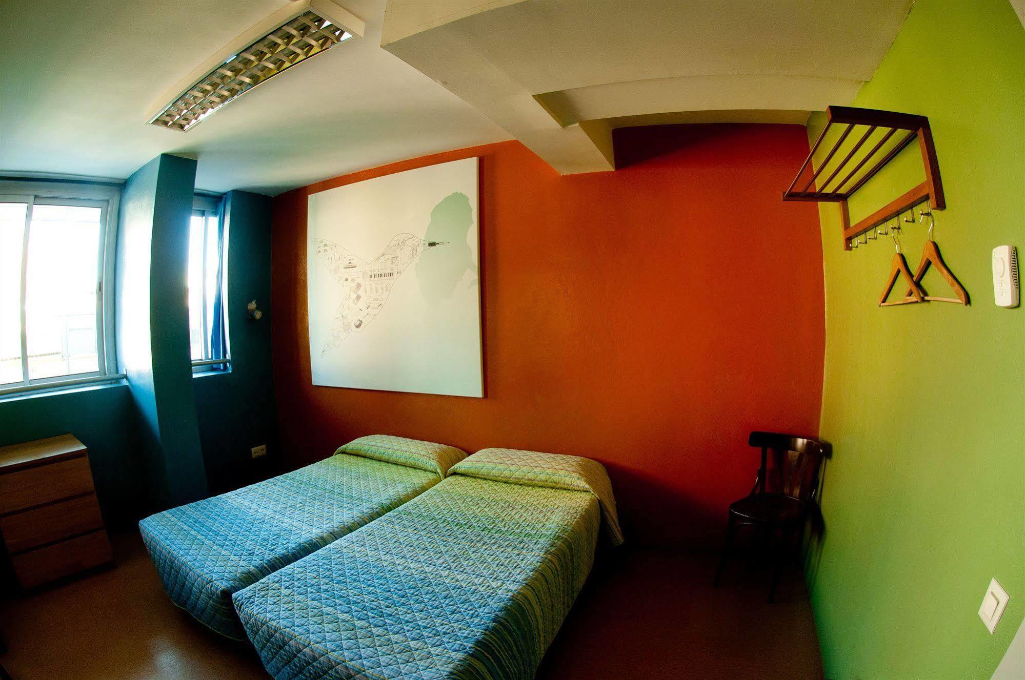 Be Dream Hostel Badalona Luaran gambar